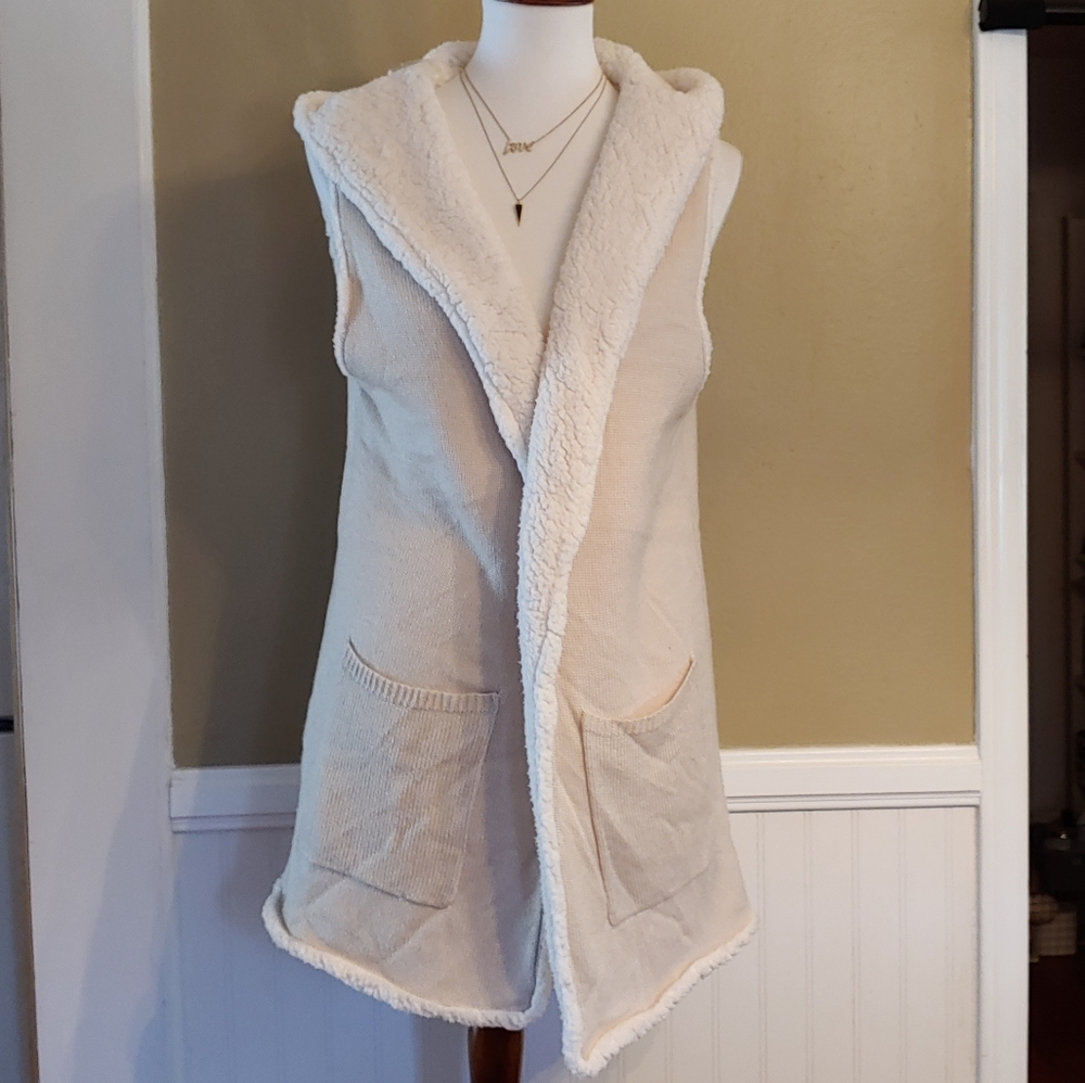 WARM OPEN FRONT SLEEVELESS HOODED VEST LARGE